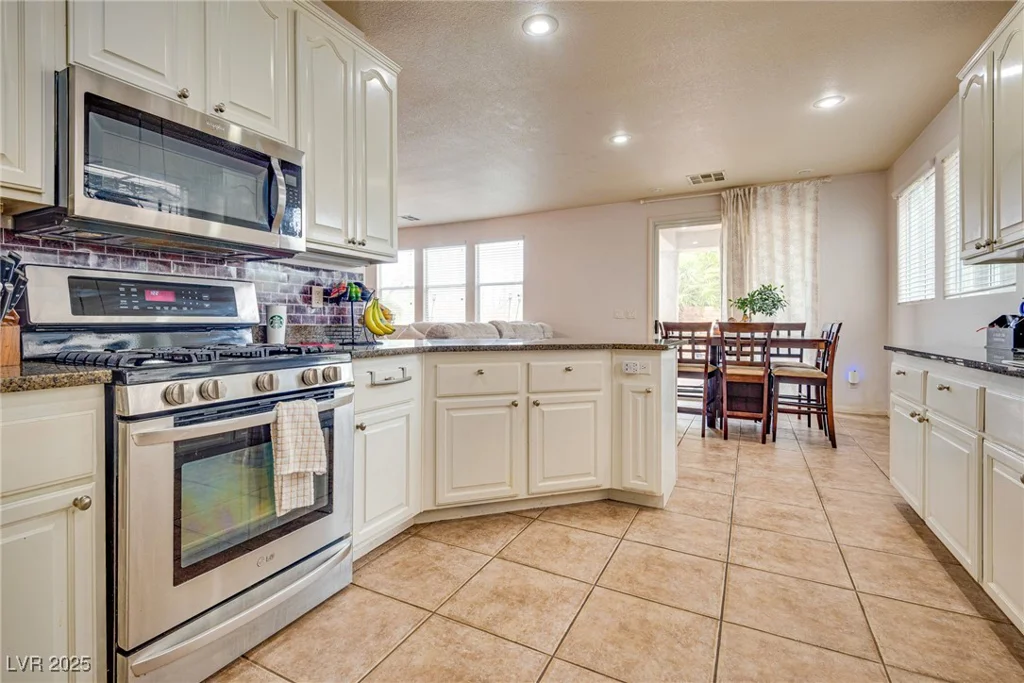 3716 Honey Crest, Las Vegas, NV 89135