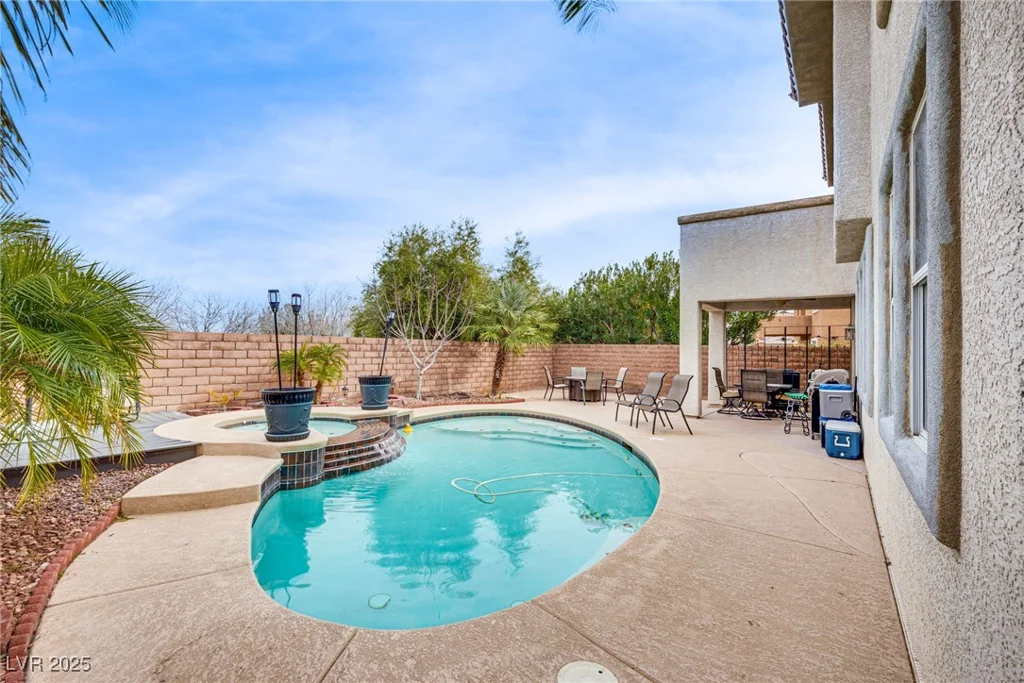 3716 Honey Crest, Las Vegas, NV 89135