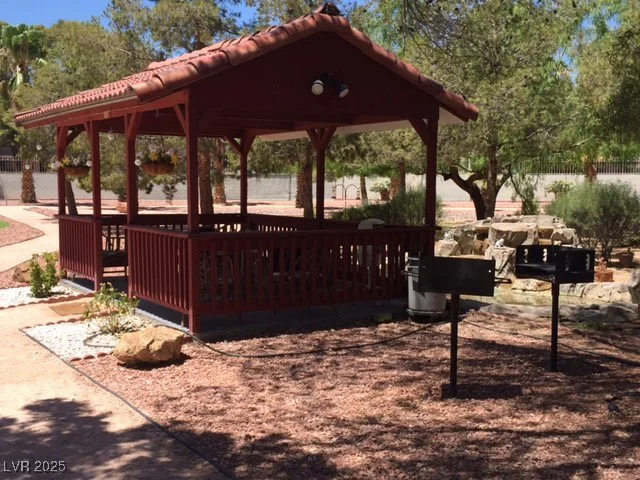 725 Royal Crest, Las Vegas, NV 89169