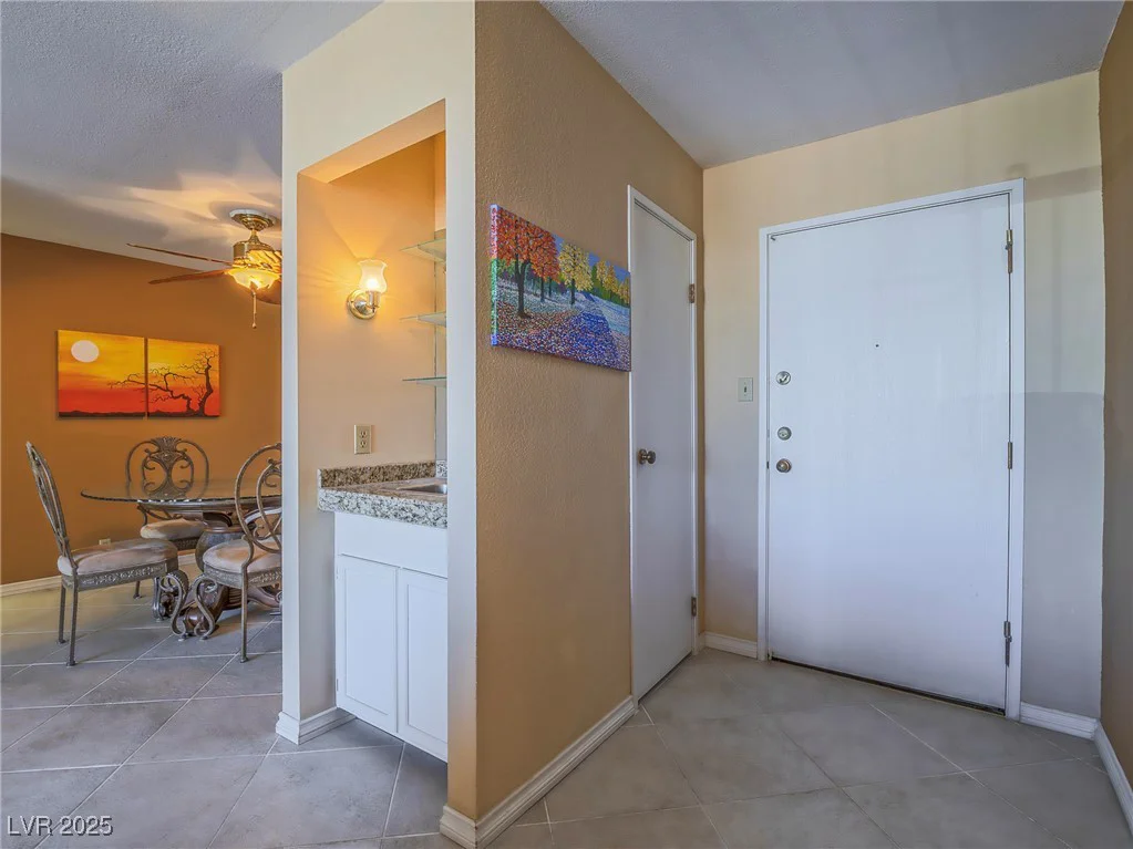 725 Royal Crest, Las Vegas, NV 89169