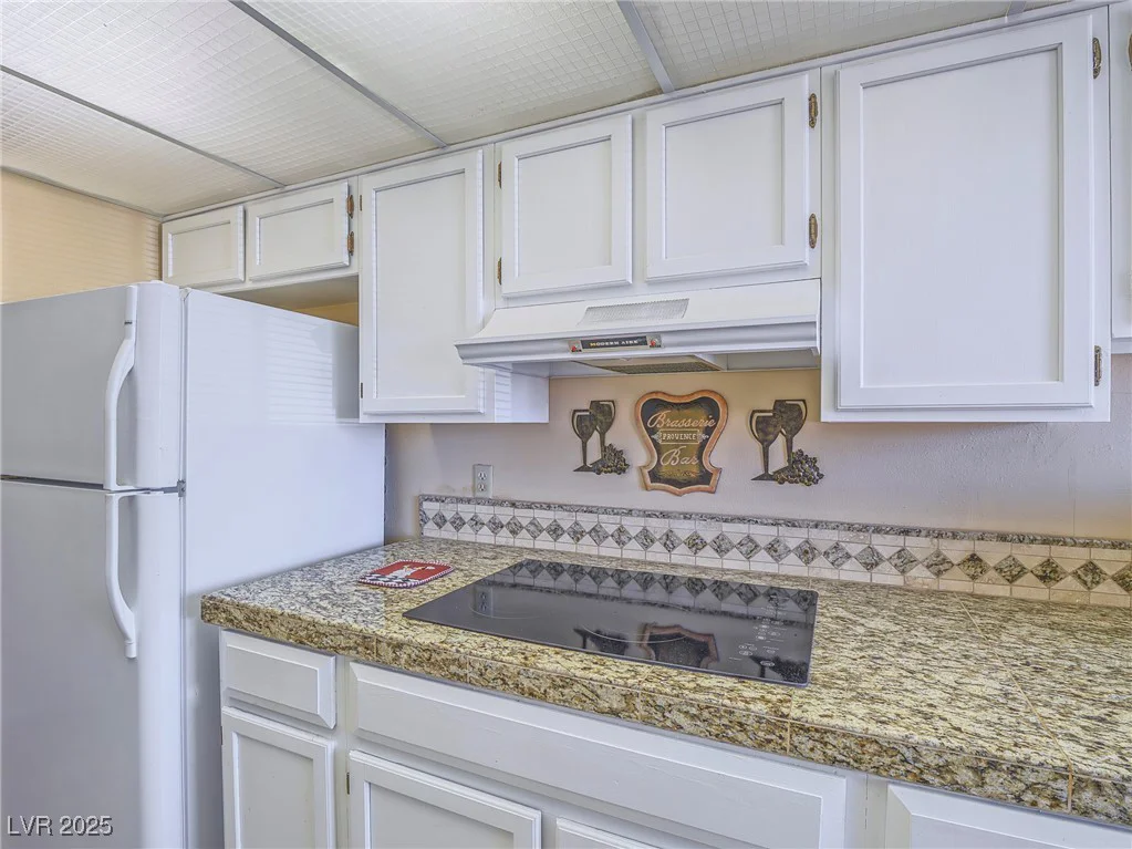 725 Royal Crest, Las Vegas, NV 89169