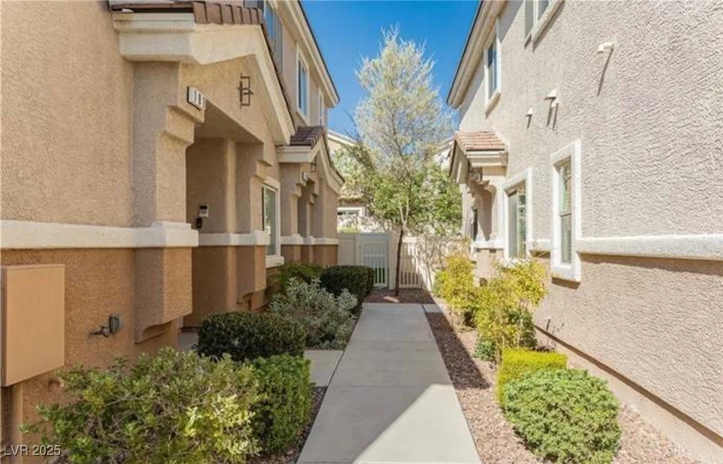 10111 Aspen Rose, Las Vegas, NV 89183