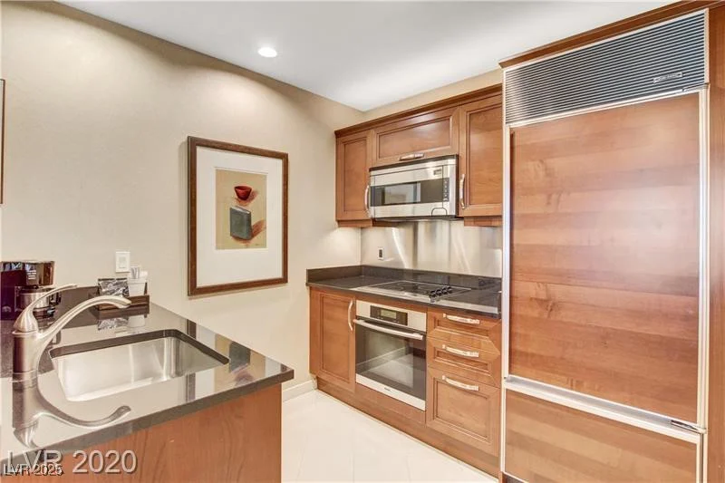 125 Harmon, Las Vegas, NV 89109