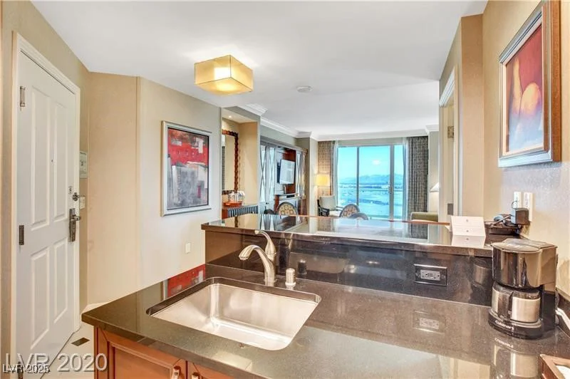 125 Harmon, Las Vegas, NV 89109