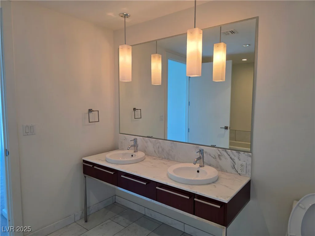 4471 Dean Martin, Las Vegas, NV 89103