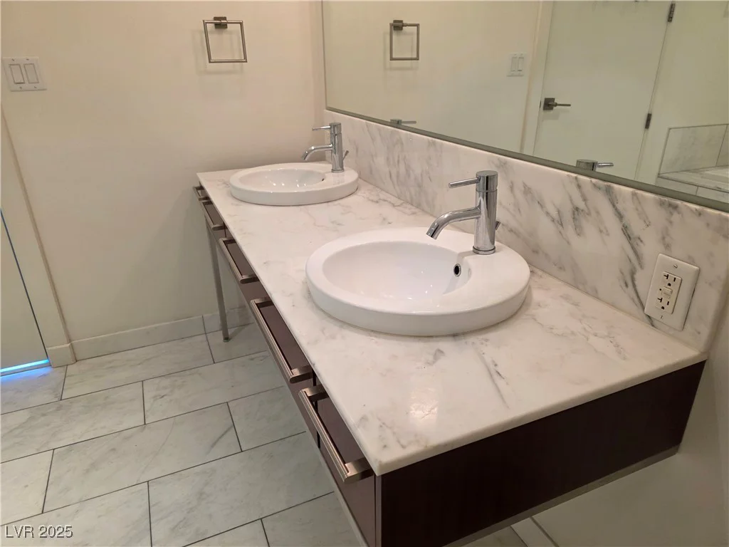 4471 Dean Martin, Las Vegas, NV 89103