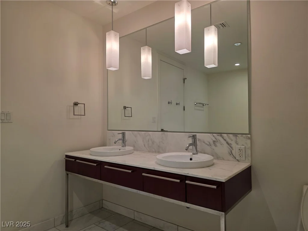 4471 Dean Martin, Las Vegas, NV 89103