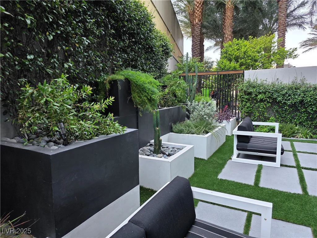 4471 Dean Martin, Las Vegas, NV 89103