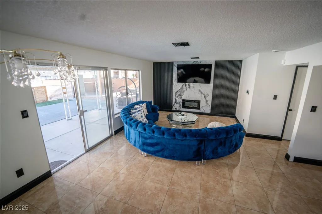 1708 Crest, Las Vegas, NV 89119