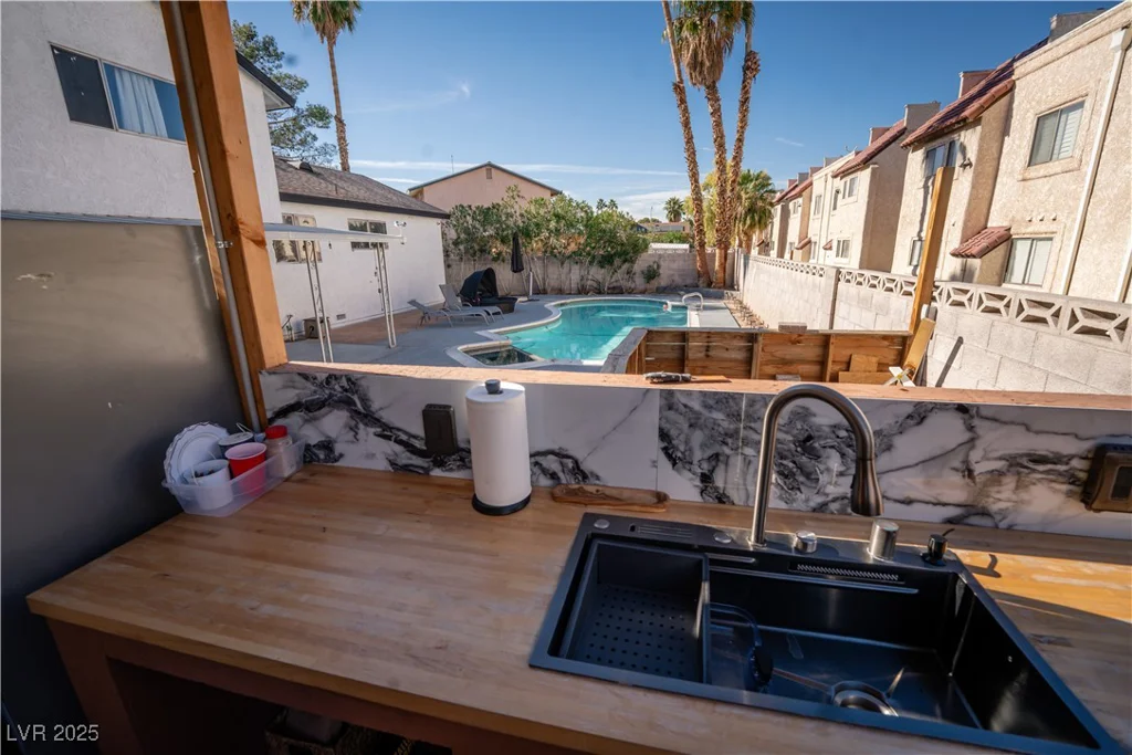 1708 Crest, Las Vegas, NV 89119