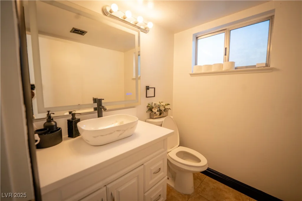 1708 Crest, Las Vegas, NV 89119