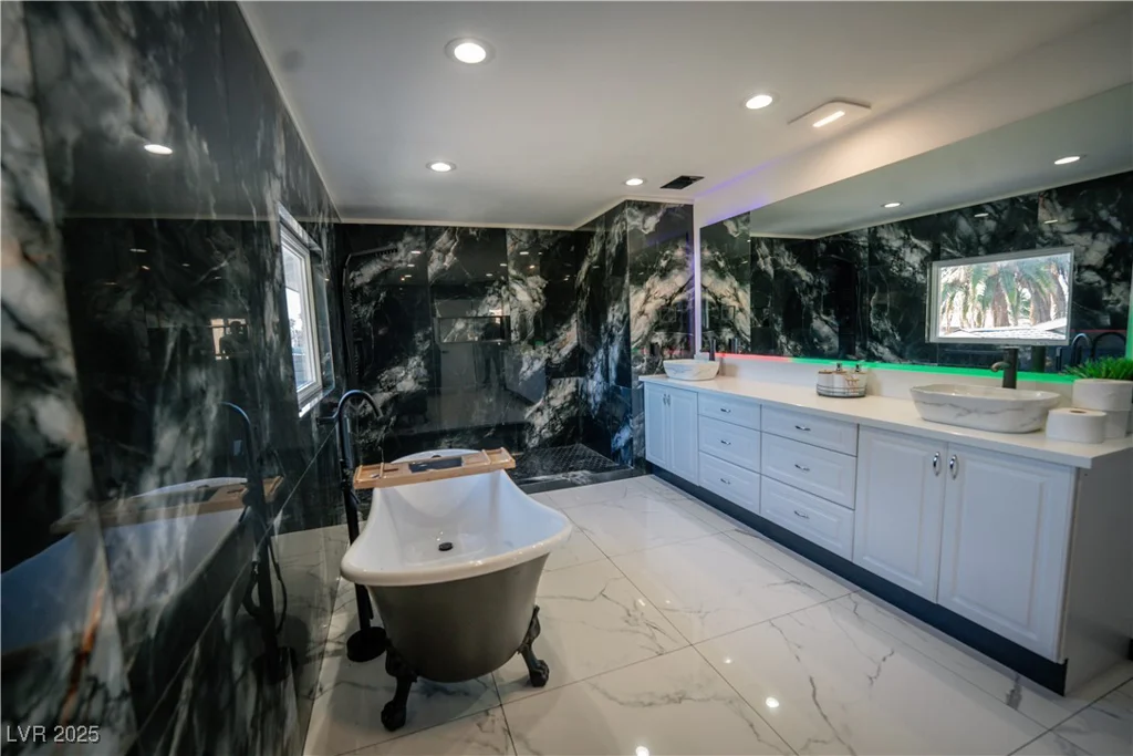 1708 Crest, Las Vegas, NV 89119