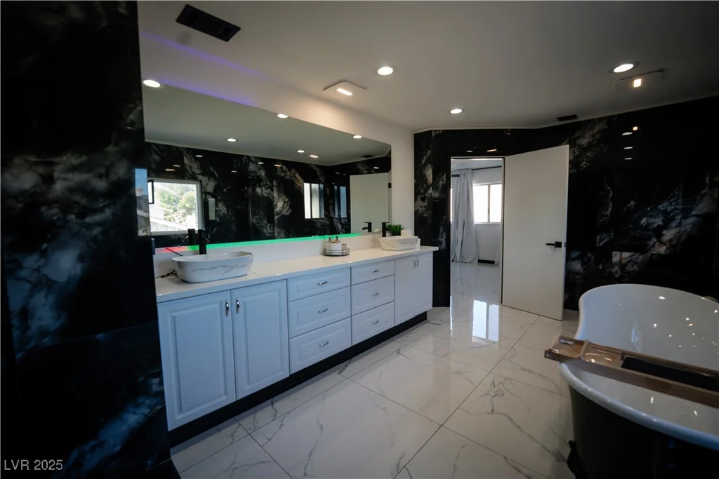 1708 Crest, Las Vegas, NV 89119
