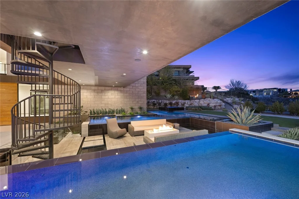 4 Soaring Bird, Las Vegas, NV 89135