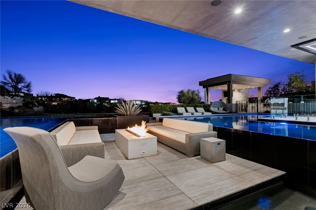 4 Soaring Bird, Las Vegas, NV 89135
