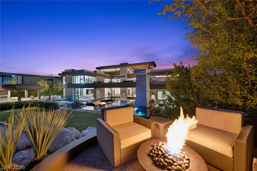 4 Soaring Bird, Las Vegas, NV 89135