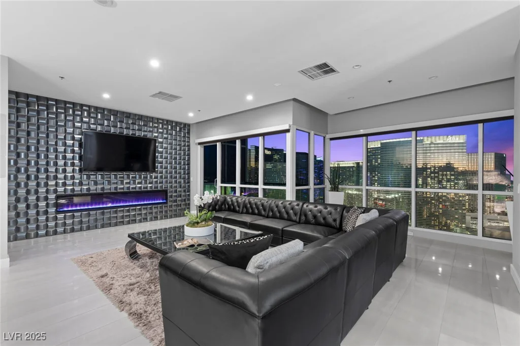 4575 Dean Martin, Las Vegas, NV 89103