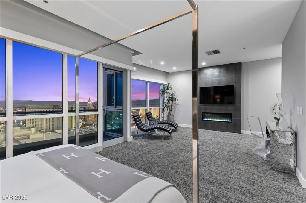 4575 Dean Martin, Las Vegas, NV 89103
