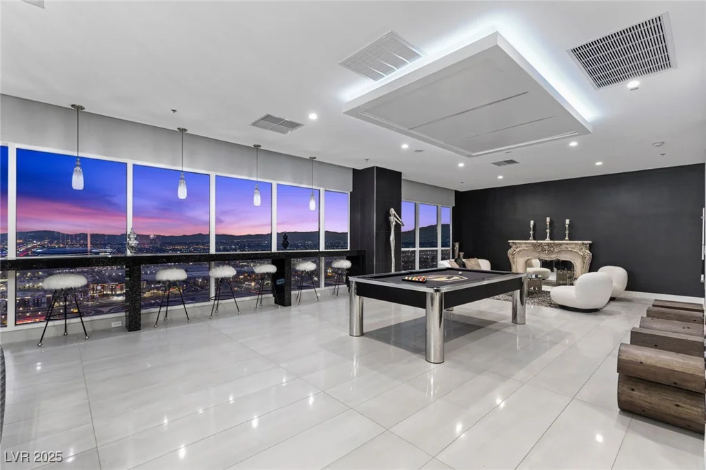 4575 Dean Martin, Las Vegas, NV 89103