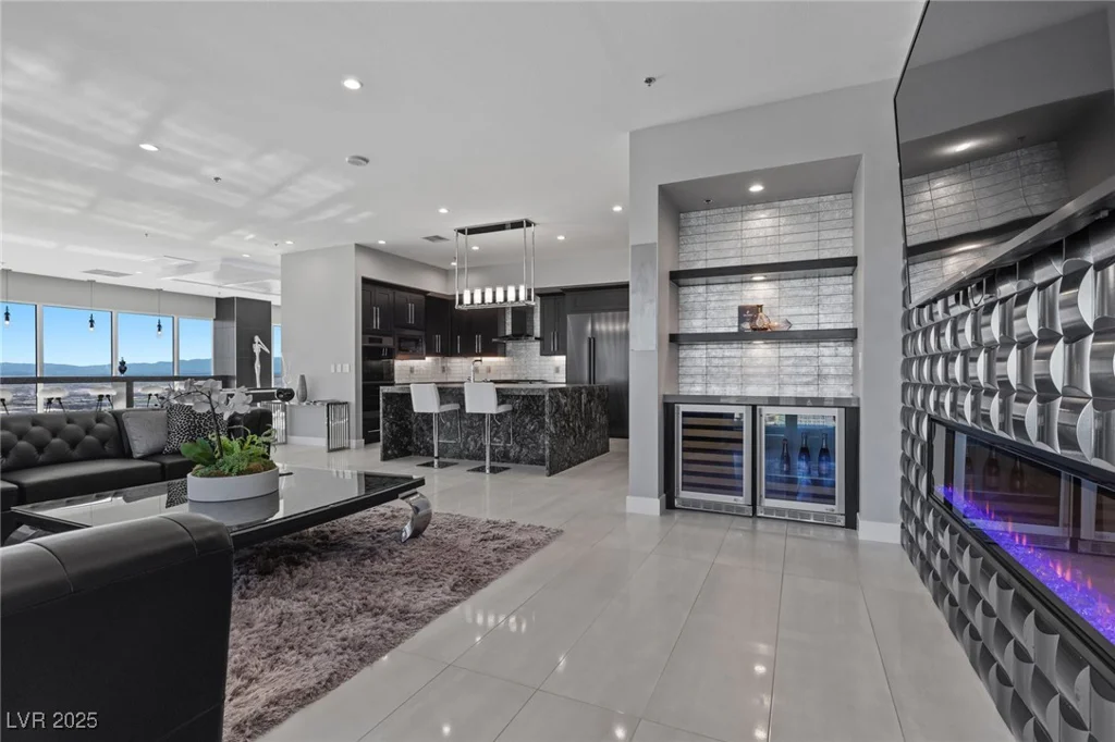 4575 Dean Martin, Las Vegas, NV 89103