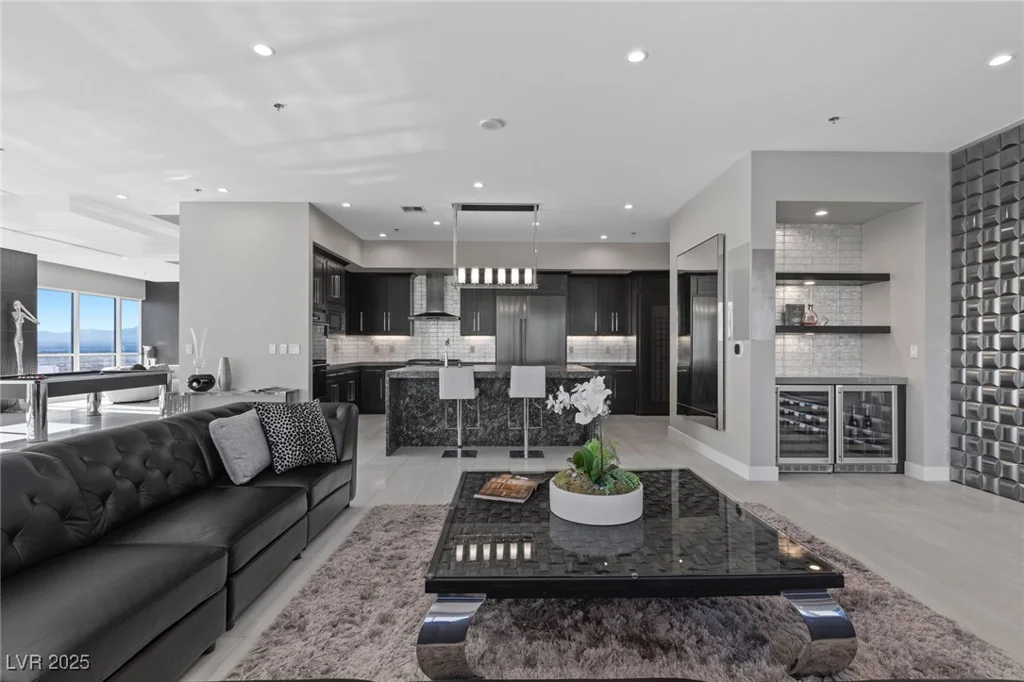 4575 Dean Martin, Las Vegas, NV 89103
