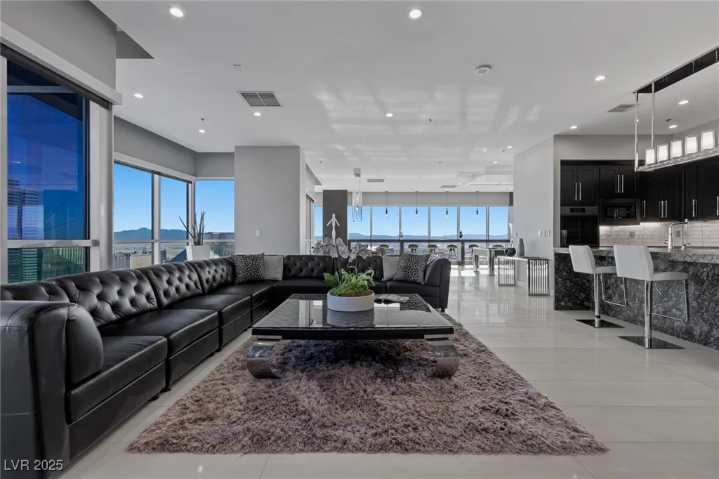 4575 Dean Martin, Las Vegas, NV 89103