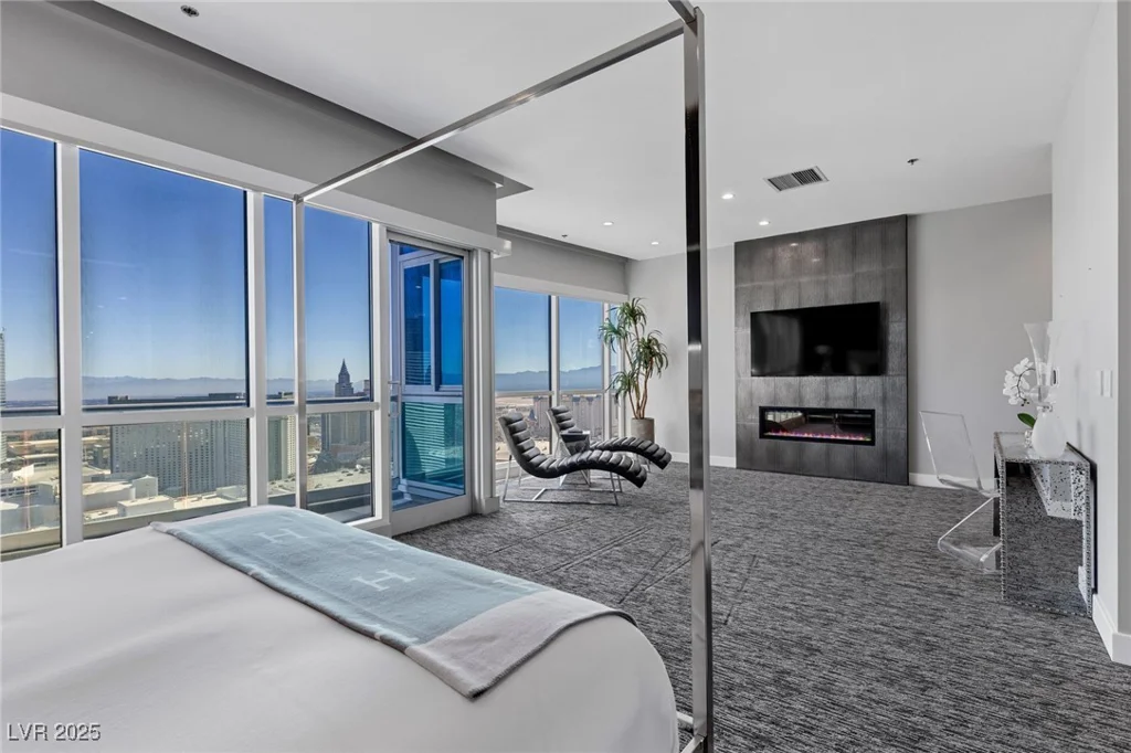 4575 Dean Martin, Las Vegas, NV 89103