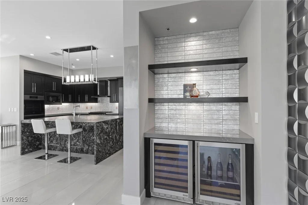 4575 Dean Martin, Las Vegas, NV 89103