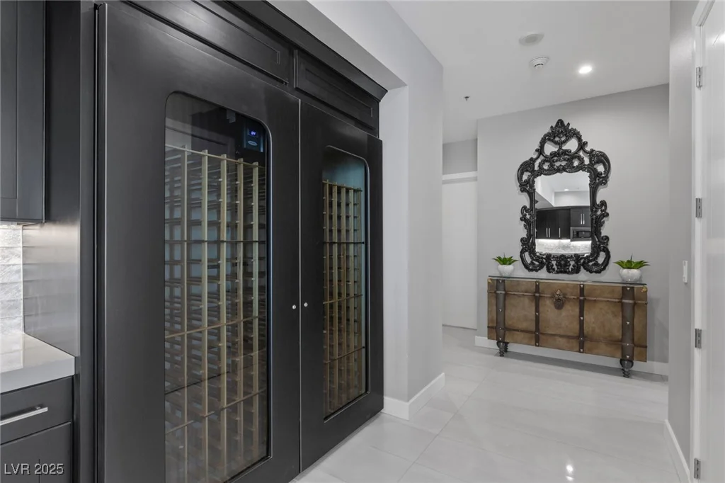 4575 Dean Martin, Las Vegas, NV 89103