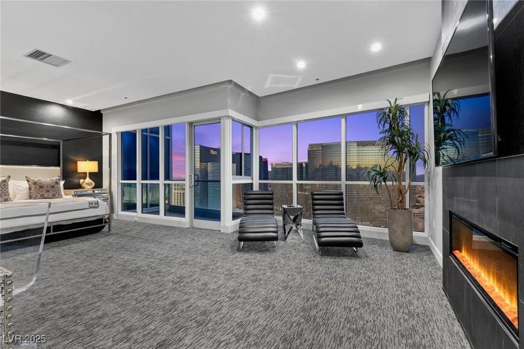 4575 Dean Martin, Las Vegas, NV 89103
