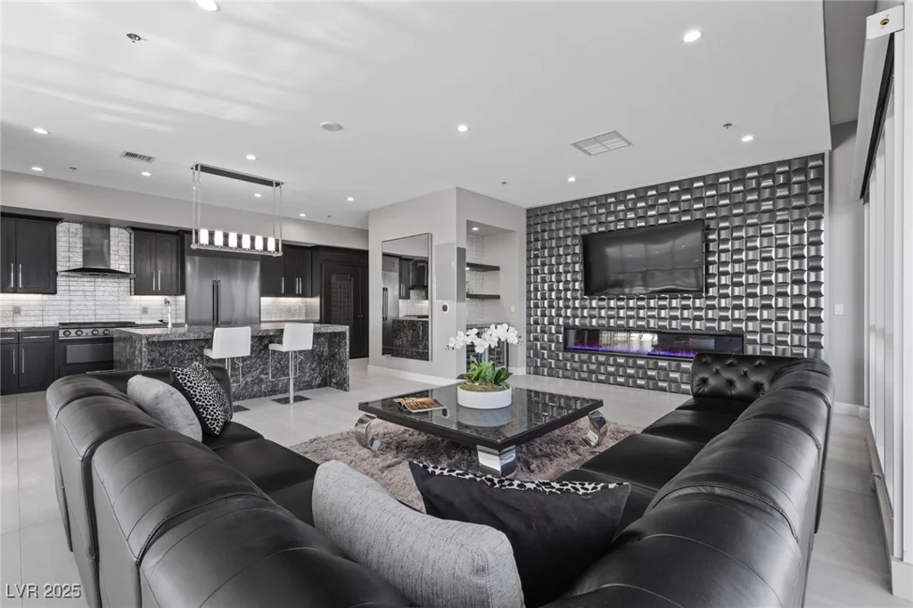 4575 Dean Martin, Las Vegas, NV 89103