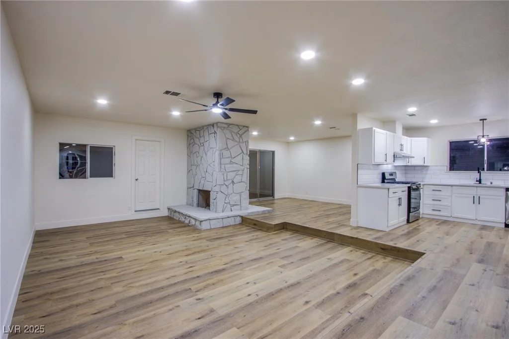 204 Bradshaw, Las Vegas, NV 89145