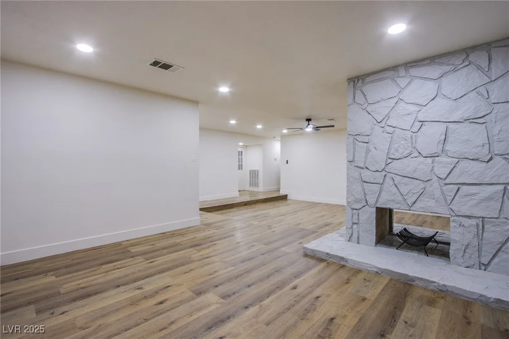 204 Bradshaw, Las Vegas, NV 89145