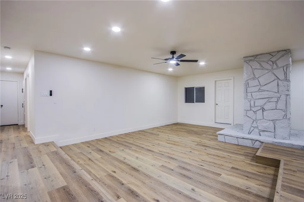 204 Bradshaw, Las Vegas, NV 89145