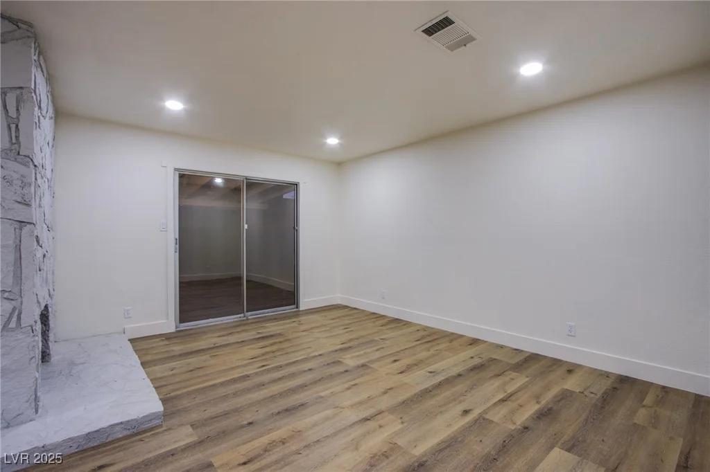 204 Bradshaw, Las Vegas, NV 89145