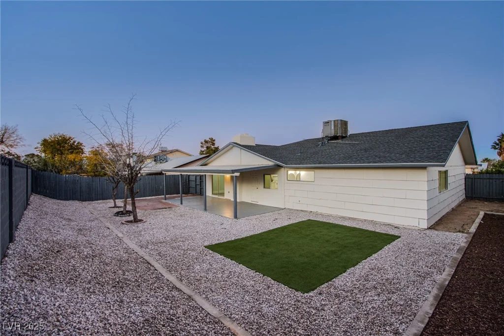 204 Bradshaw, Las Vegas, NV 89145