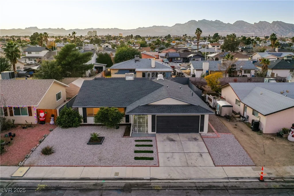 204 Bradshaw, Las Vegas, NV 89145