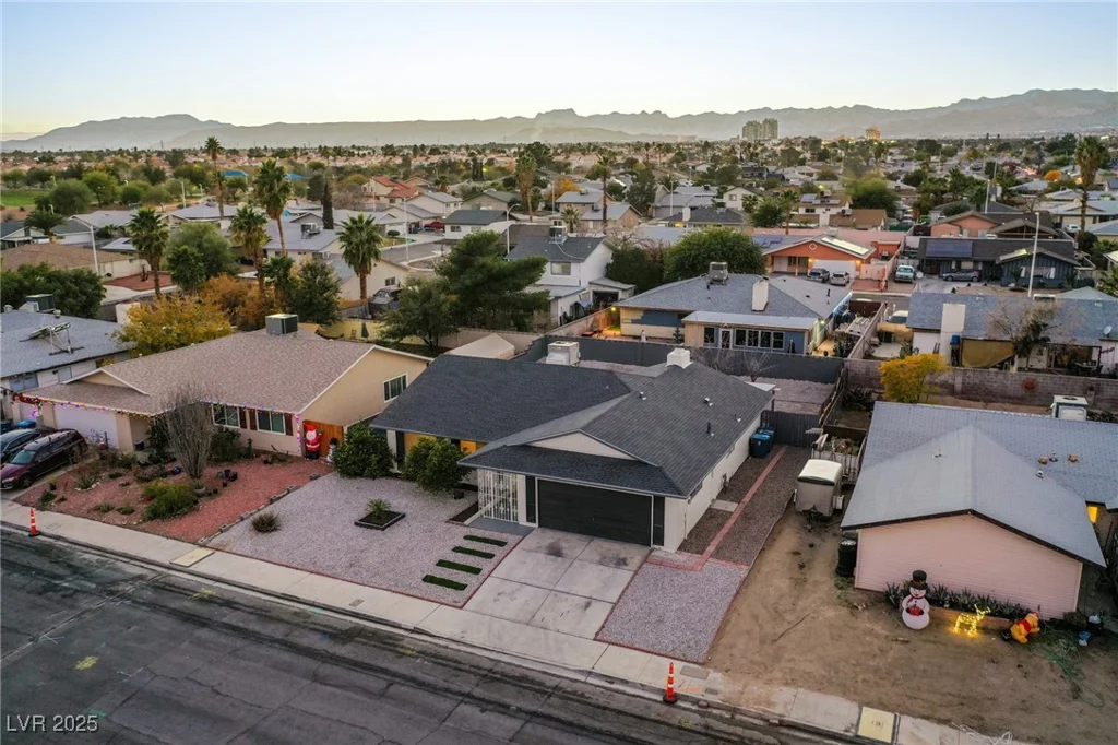 204 Bradshaw, Las Vegas, NV 89145