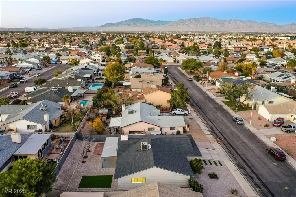 204 Bradshaw, Las Vegas, NV 89145