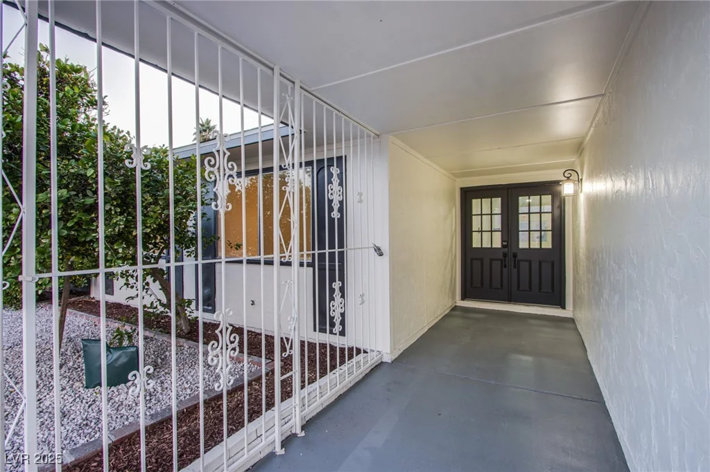 204 Bradshaw, Las Vegas, NV 89145