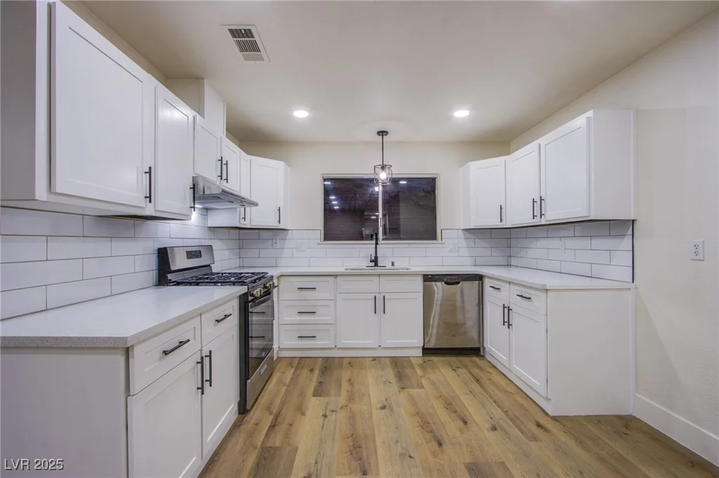 204 Bradshaw, Las Vegas, NV 89145