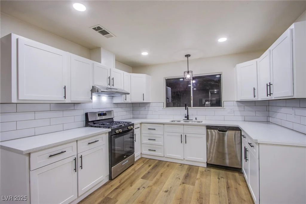204 Bradshaw, Las Vegas, NV 89145