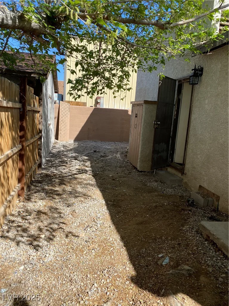 2529 Meadows, Las Vegas, NV 89101