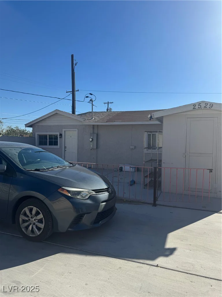 2529 Meadows, Las Vegas, NV 89101