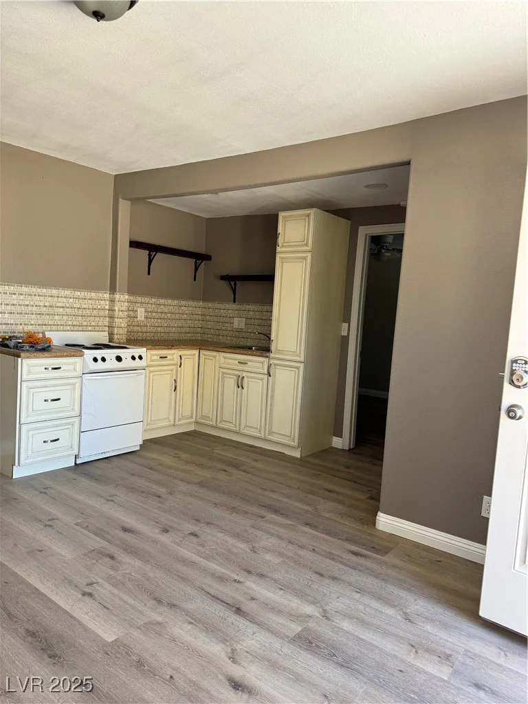 2529 Meadows, Las Vegas, NV 89101