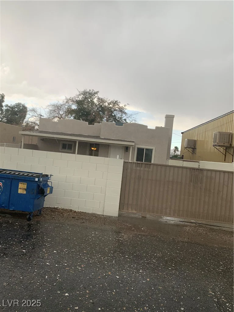 2529 Meadows, Las Vegas, NV 89101