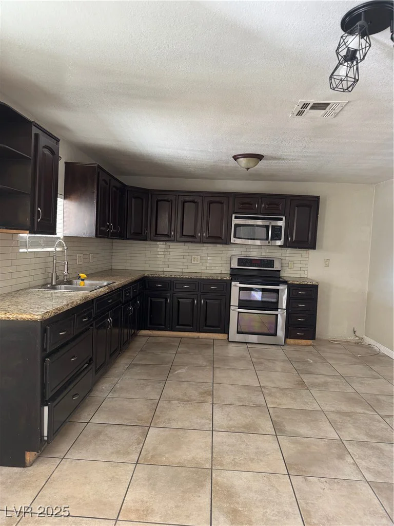 2529 Meadows, Las Vegas, NV 89101