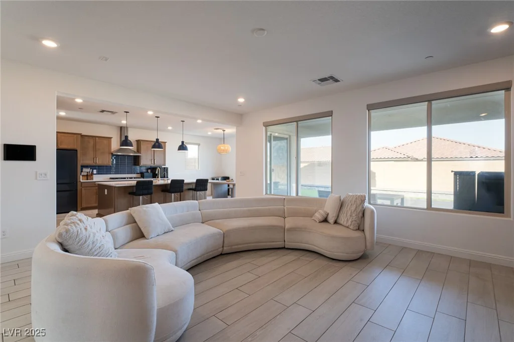6486 Vanhoven Crest, Las Vegas, NV 89166
