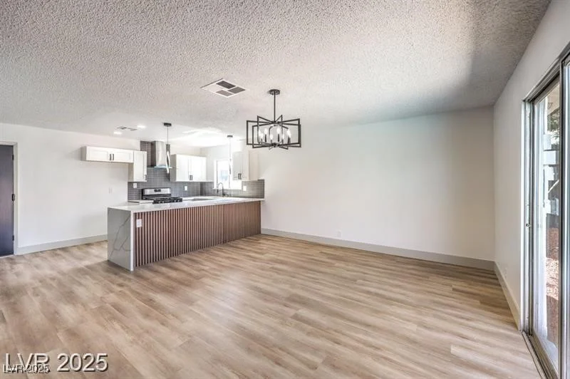 1700 Breezewood, Las Vegas, NV 89108