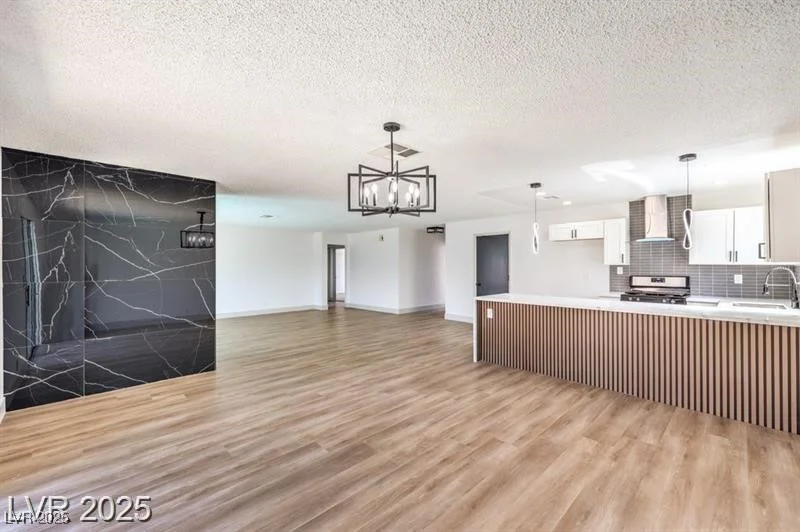1700 Breezewood, Las Vegas, NV 89108